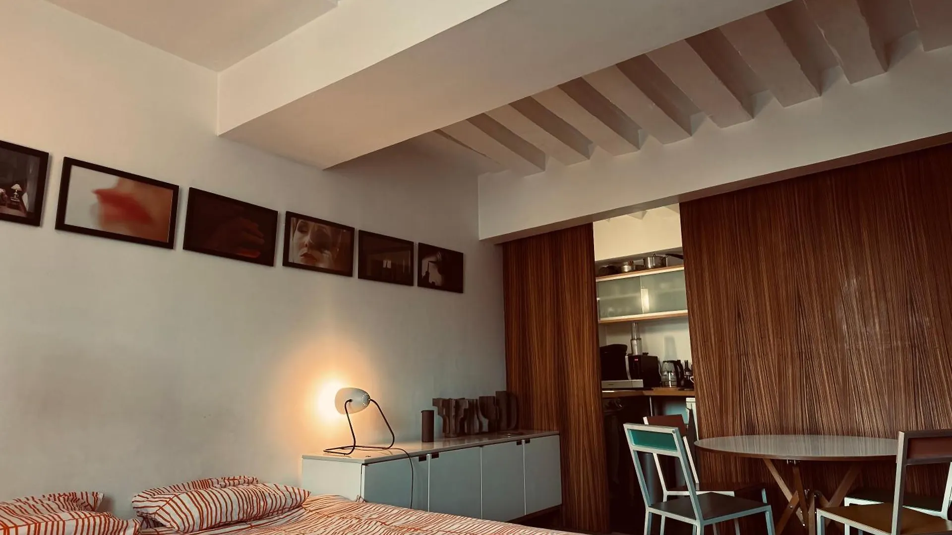 Suite Independante Studio Top Centre Marais Paris Bed & Breakfast